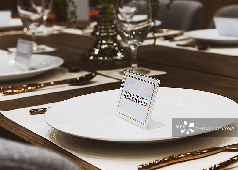 餐厅餐桌预订，罗马尼亚美食图片素材
