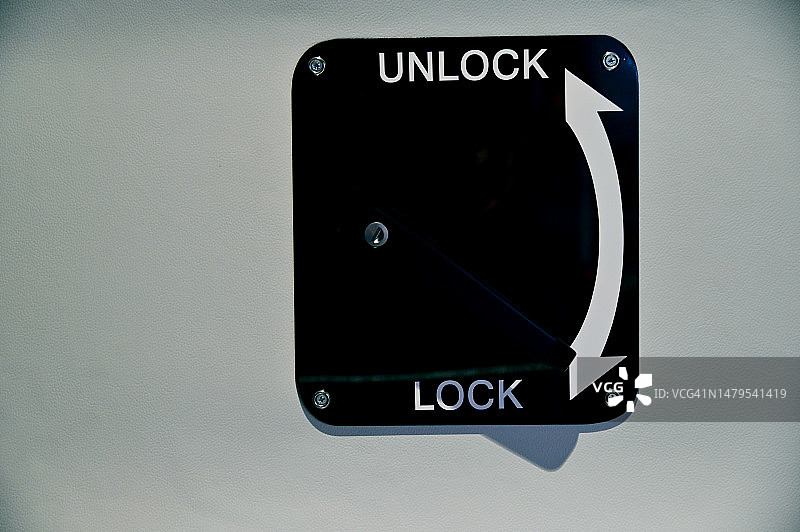 解锁锁形箭头标志图片素材