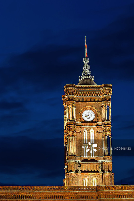 蓝色时刻的柏林市政厅（德国）图片素材