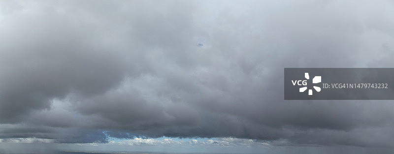 英国的引人注目的雨云图片素材