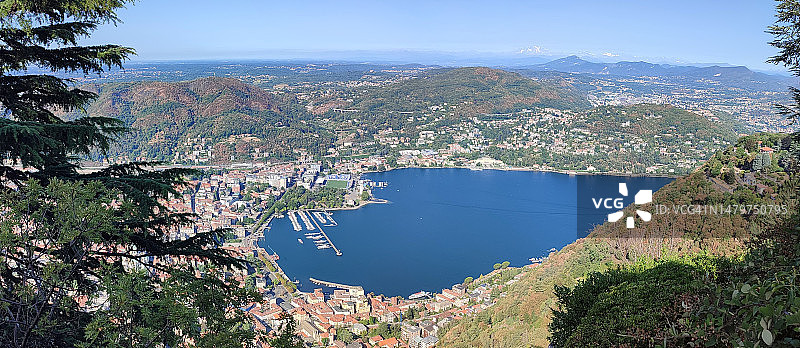 意大利科莫湖与山脉高角度景观图片素材
