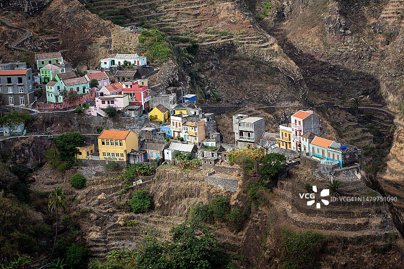 佛得角丰坦尼亚斯镇建筑高角度景观图片素材