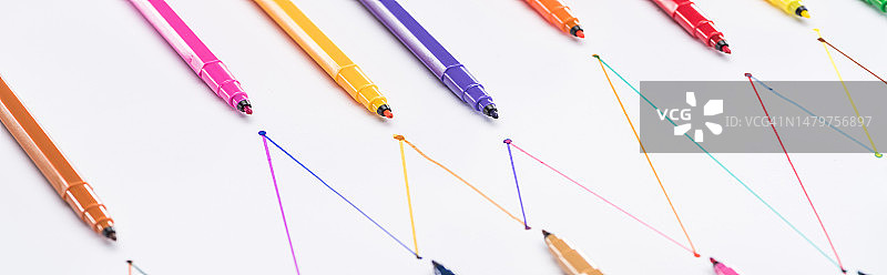 白色背景上的彩色铅笔特写，罗马尼亚图片素材