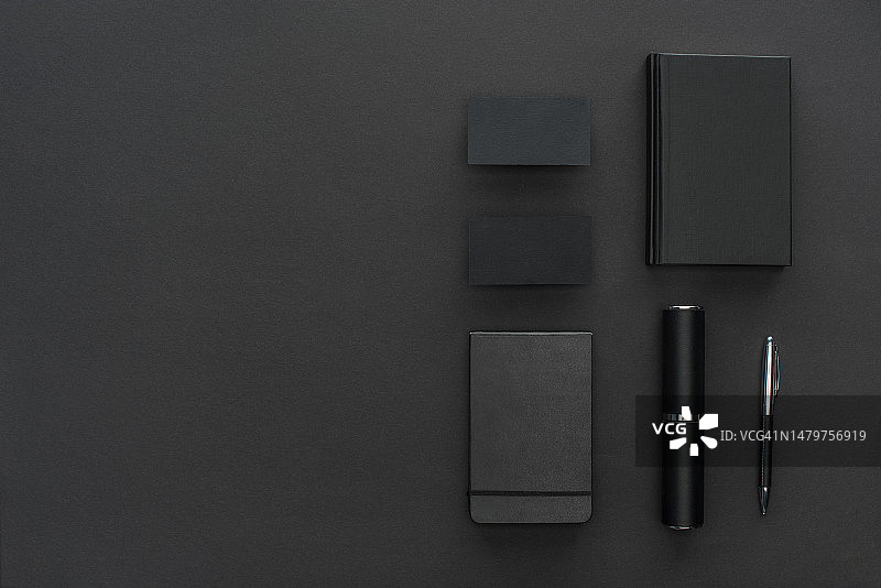 罗马尼亚桌子上的物品俯视图图片素材