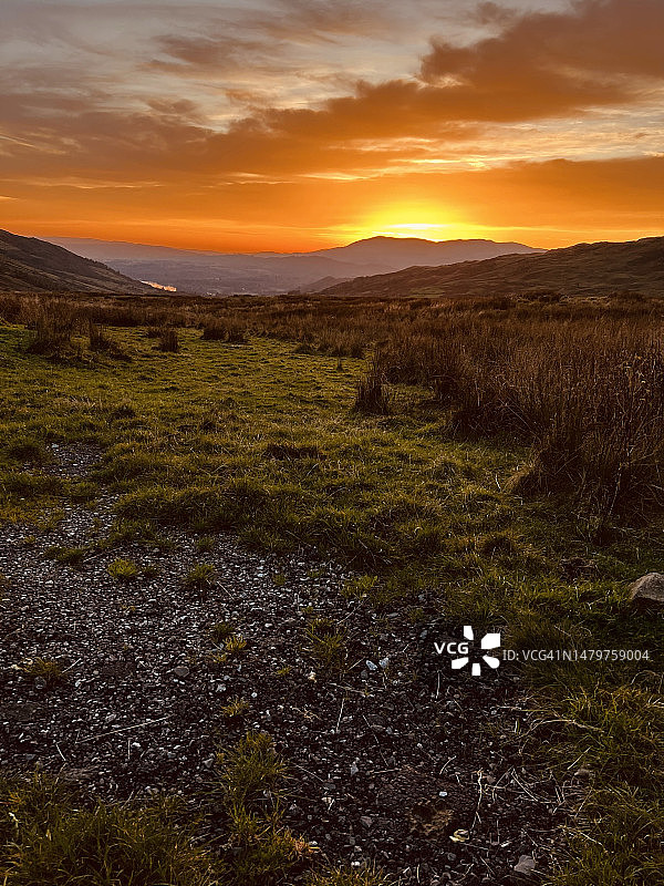 日落时分英国温德米尔的田野风光图片素材