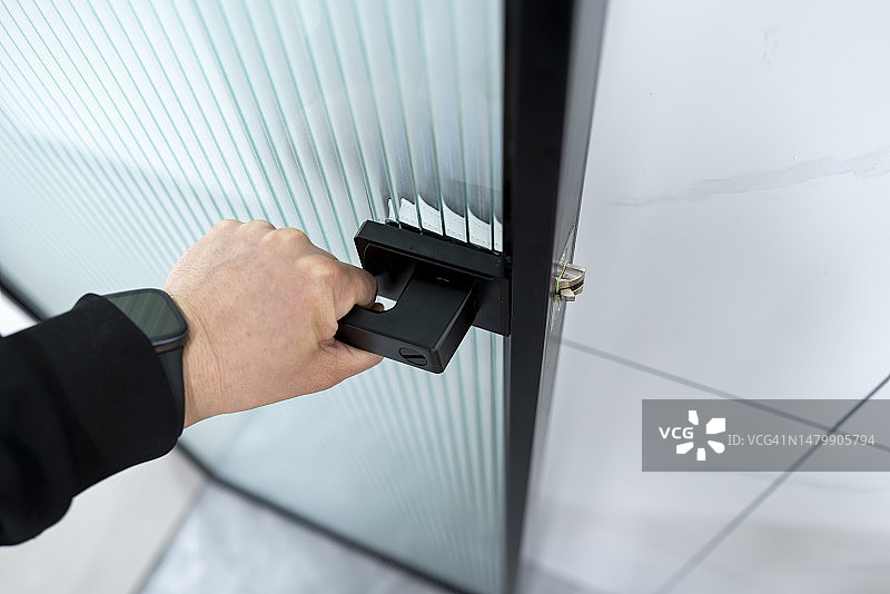 手握门把手图片素材