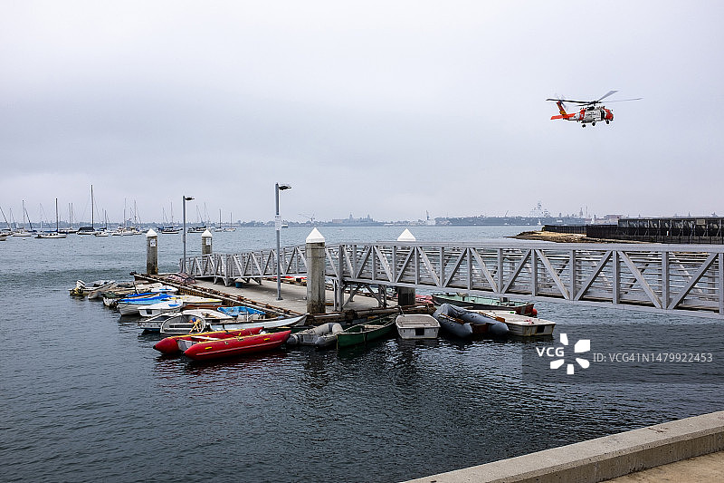 美国海岸警卫队飞行表演图片素材