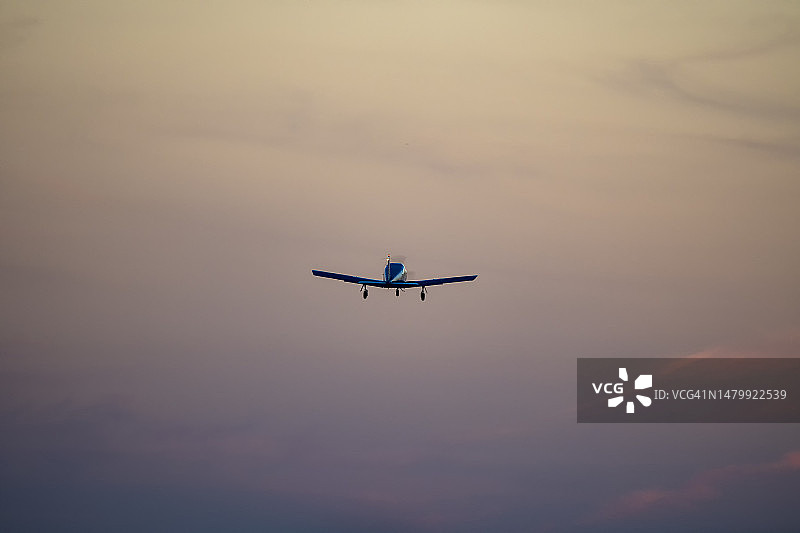飞机起飞图片素材