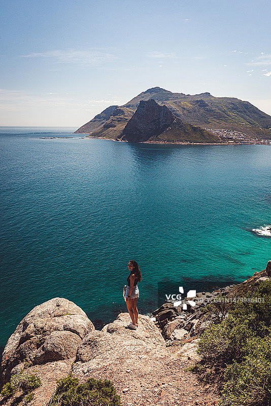 在南非开普敦查普曼峰兜风的女游客图片素材