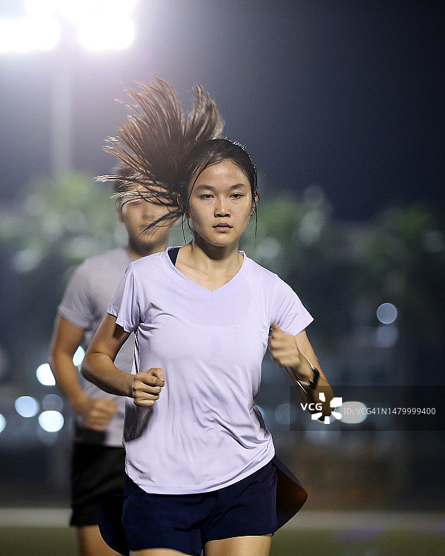 夜间户外健身图片素材