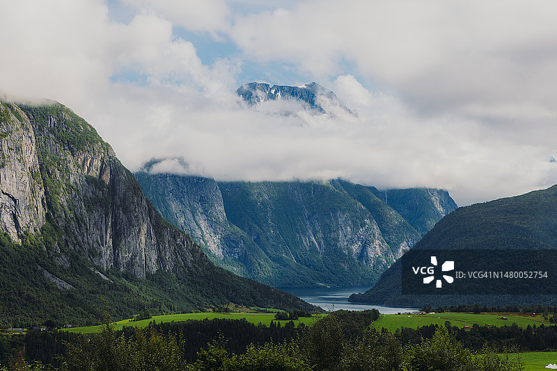 挪威艾德峡湾夏季山景图片素材