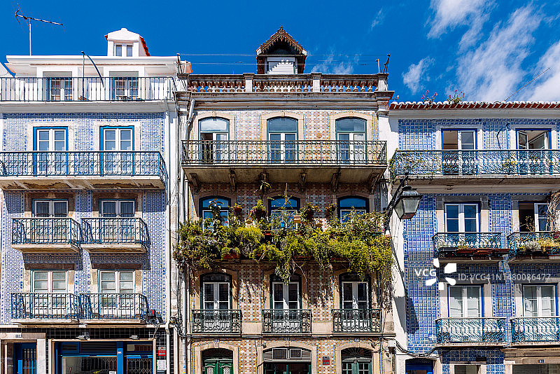葡萄牙里斯本带有传统葡萄牙瓷砖的住宅公寓楼图片素材