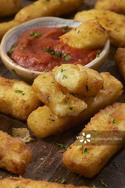 香脆哈罗米奶酪条图片素材