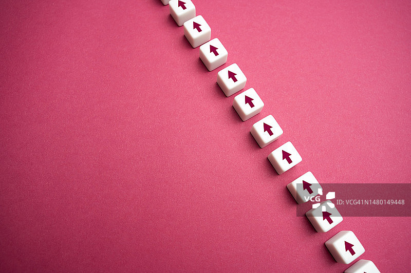 箭头链设定路线，逐步前进（乌克兰）图片素材