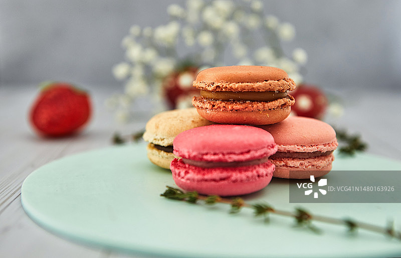 罗马尼亚：盘中马卡龙特写图片素材