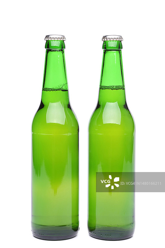 白色背景下的空绿色瓶子，摩尔多瓦图片素材