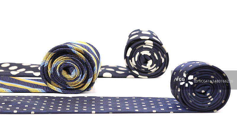 白色背景上的明亮卷曲领带，摩尔多瓦图片素材