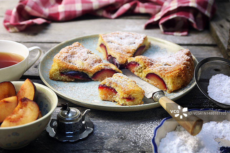 自制李子派和茶（纽约时报李子蛋糕食谱，法国风味）图片素材