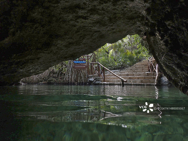 墨西哥尤卡坦半岛西卡莱特水下河景观图片素材