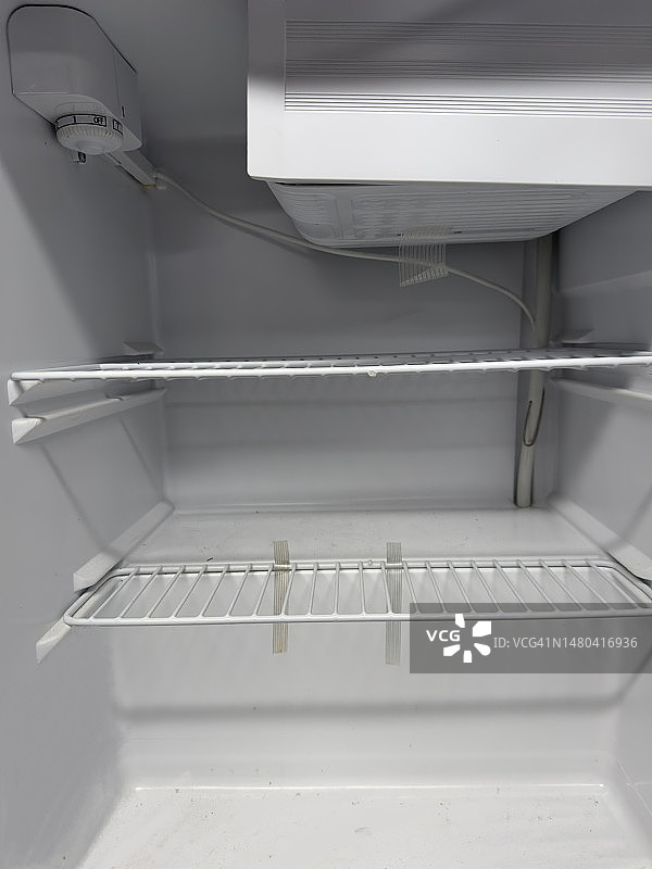 迷你冰箱空置概念图片素材