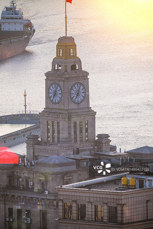 清晨的上海 Bund 大楼图片素材