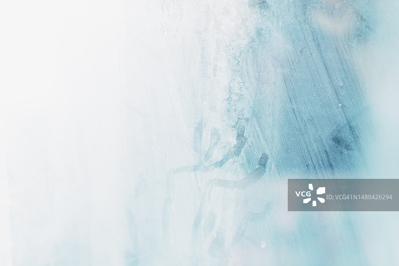 美丽的抽象斑驳浅蓝色墙面纹理：粗糙圣诞背景图片素材