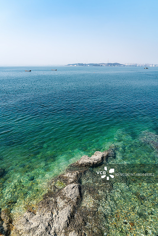 清澈透明的海滩图片素材