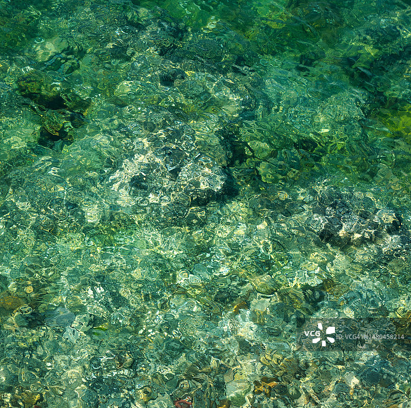 清澈透明的海滩图片素材