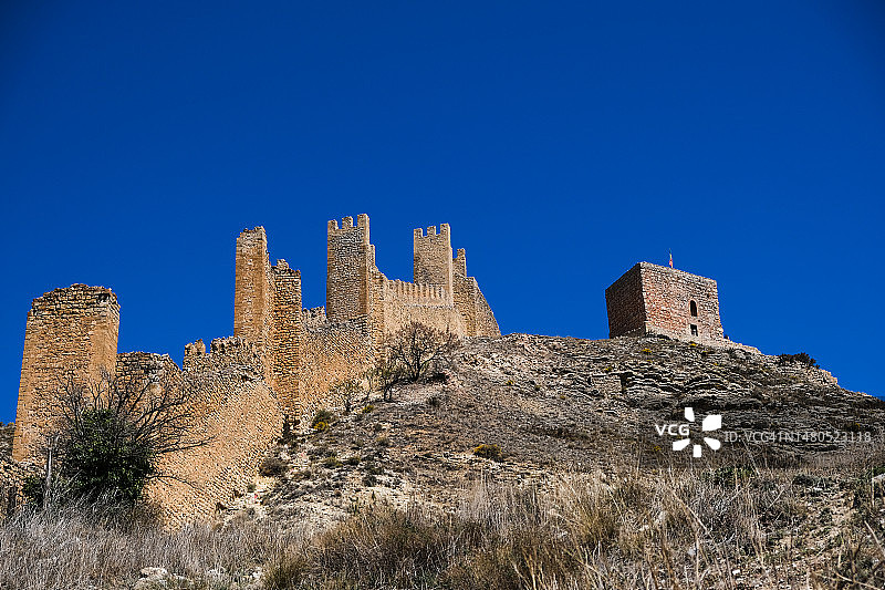 阿尔瓦拉辛镇的中世纪城墙图片素材