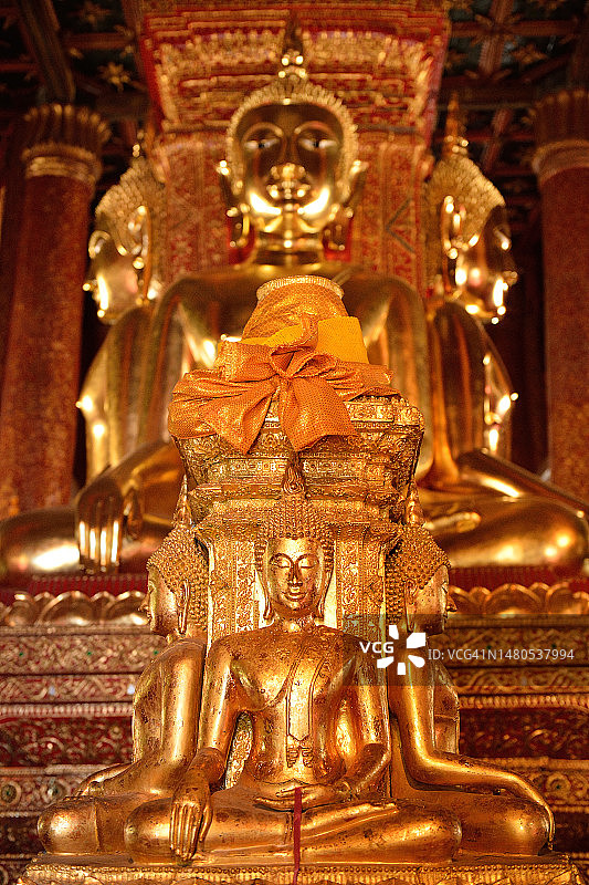 泰国普明寺的四尊小佛像图片素材