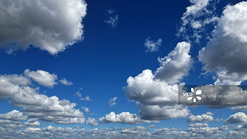 蓬松的云彩图片素材