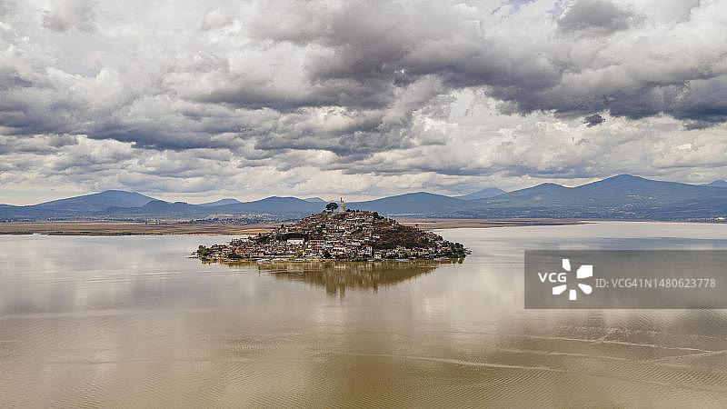 墨西哥米却肯州帕茨夸罗湖Janitzio岛航拍图片素材