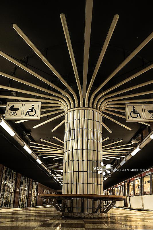 德国汉堡尼endorf夜间地铁站图片素材