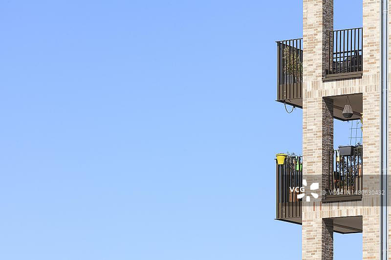 德国不莱梅的现代住宅楼阳台图片素材