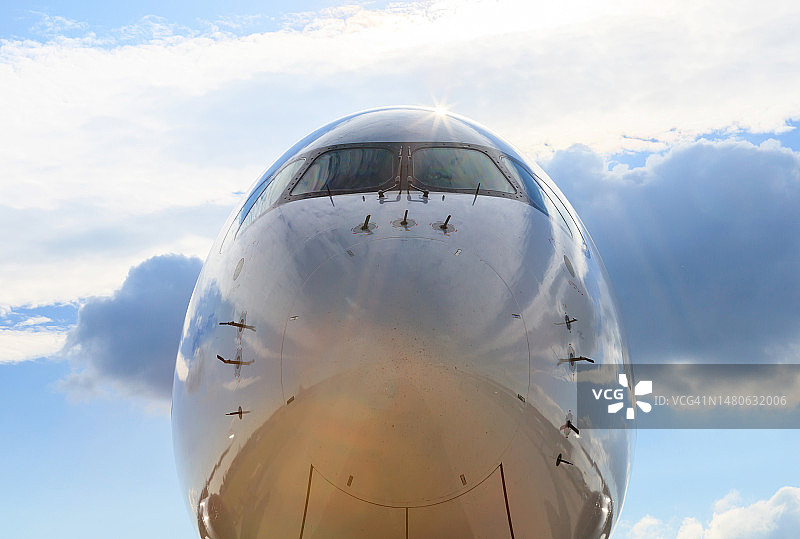 客机的驾驶舱雷达鼻图片素材