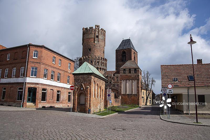 诺伊施泰特门，又称施滕达勒门，汉萨同盟城镇坦格明德，施滕达尔区，萨克森-安哈尔特州，德国图片素材