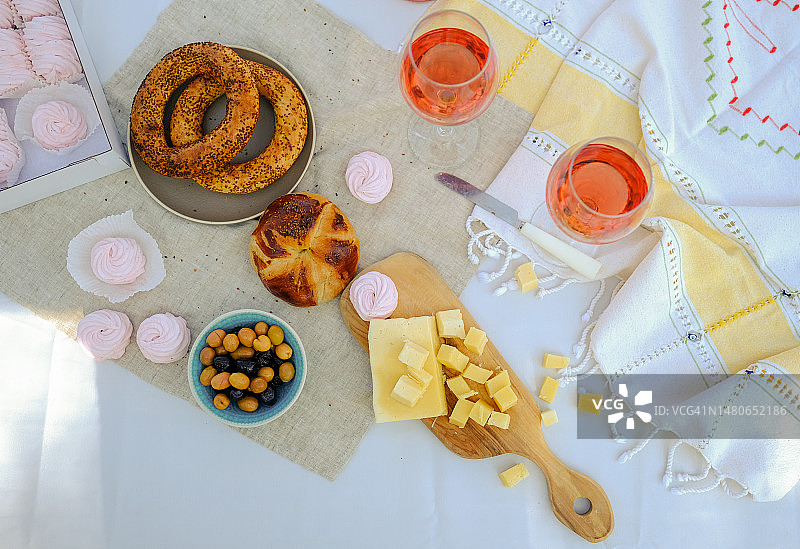 海景葡萄酒奶酪野餐图片素材