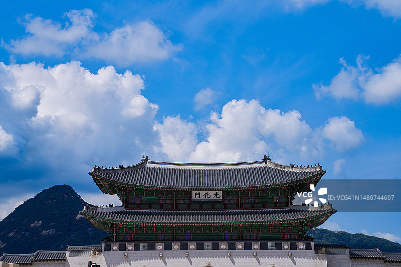 韩国传统文化：朝鲜时代汉阳城郭与云景图片素材