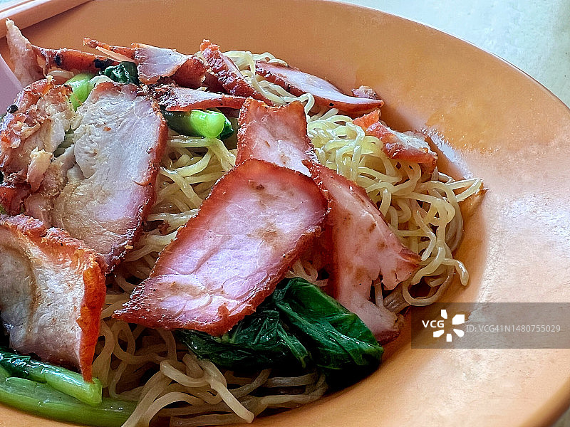 特写：中式馄饨面配切片猪肉图片素材