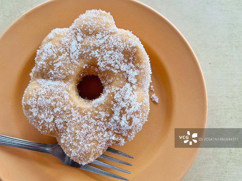 带糖的旧式甜甜圈图片素材