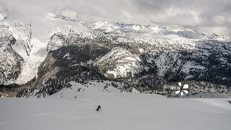 莫纳希山脉的偏远地区滑雪图片素材