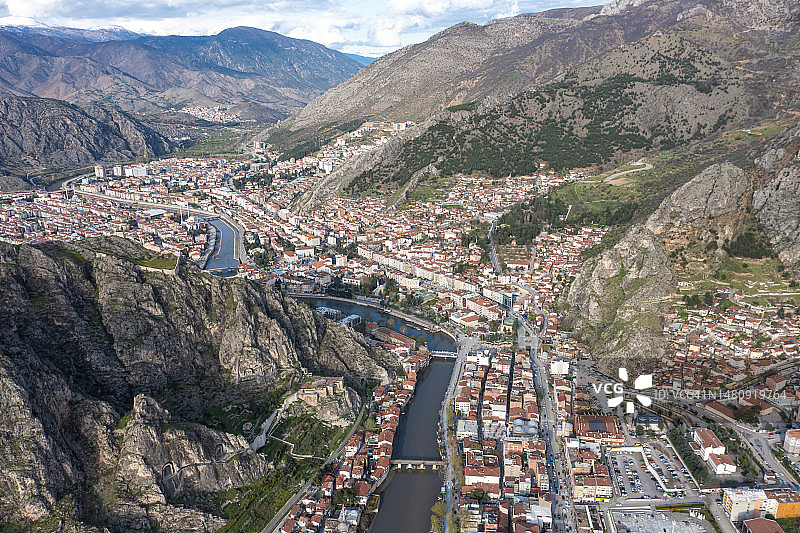 土耳其阿马西亚市和耶希尔马克河鸟瞰图图片素材