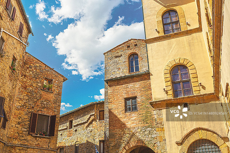 意大利托斯卡纳沃尔泰拉的古老房屋图片素材