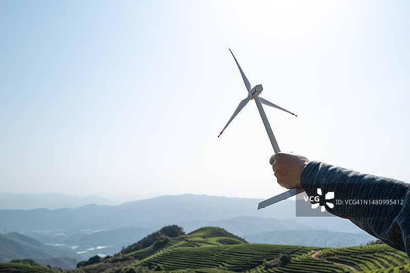 手持风力涡轮机模型图片素材