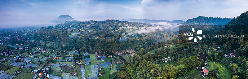 印度尼西亚巴厘岛巴图尔地区的宁静村庄图片素材