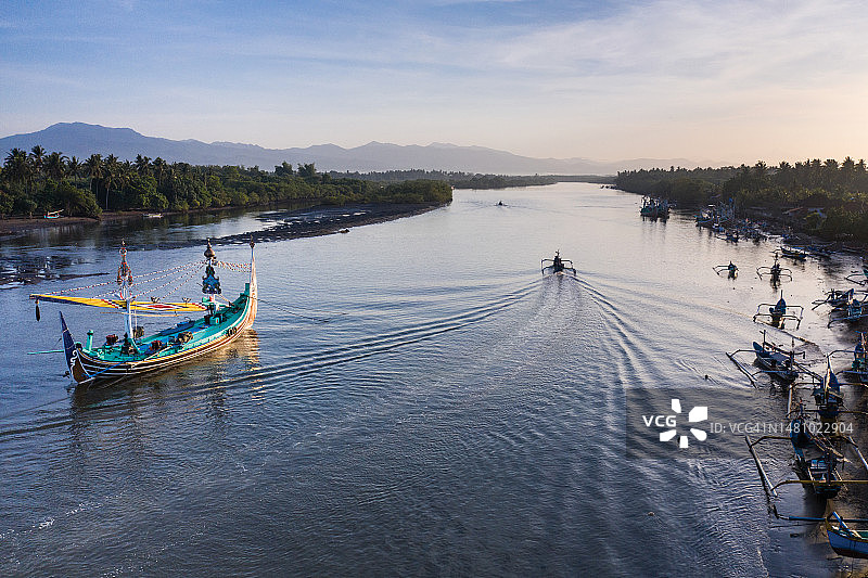 印度尼西亚巴厘岛西部的佩兰恰克渔船图片素材