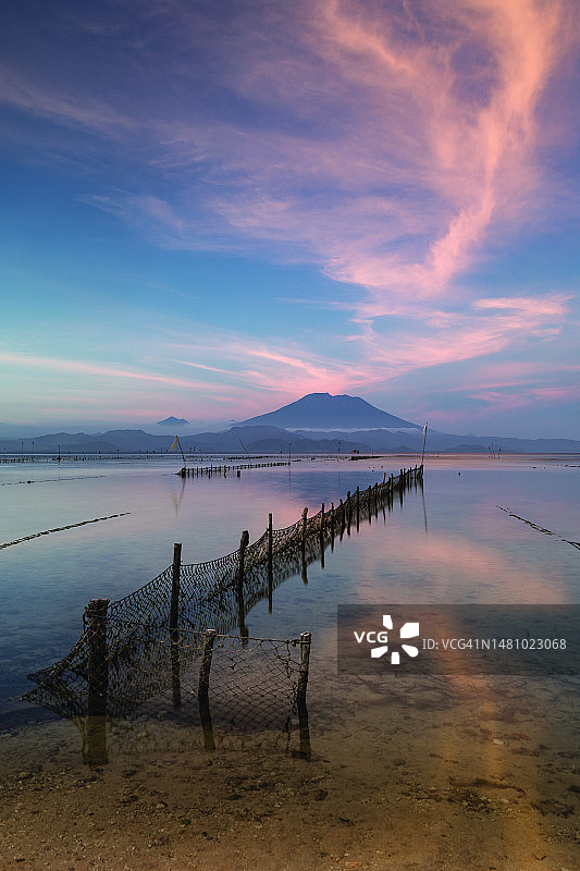 巴厘岛阿贡火山日落图片素材