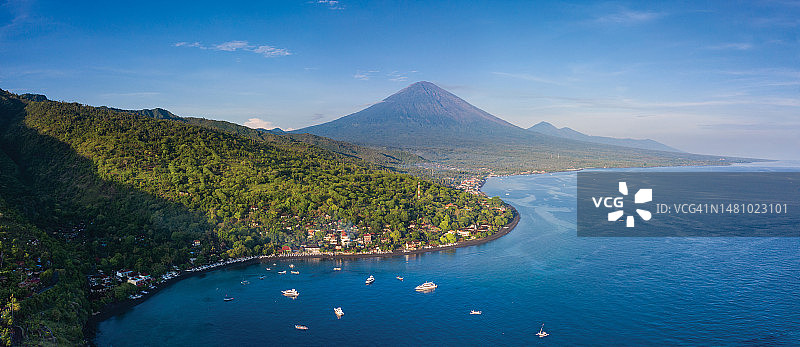 印度尼西亚巴厘岛阿梅德村海岸线鸟瞰图图片素材