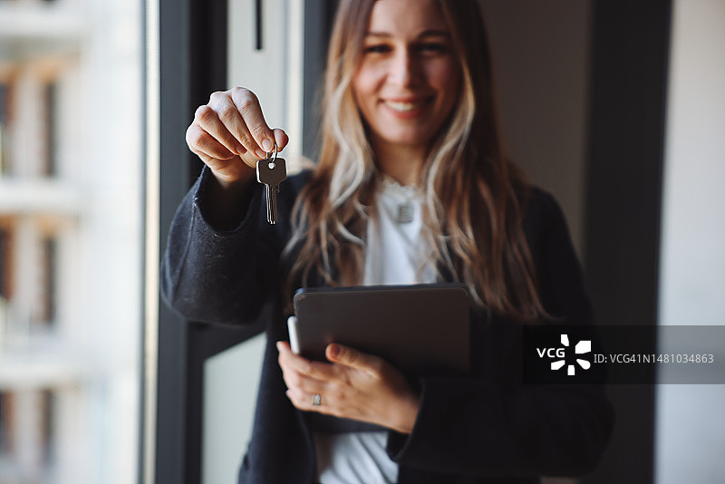 展示房产的快乐房产中介图片素材