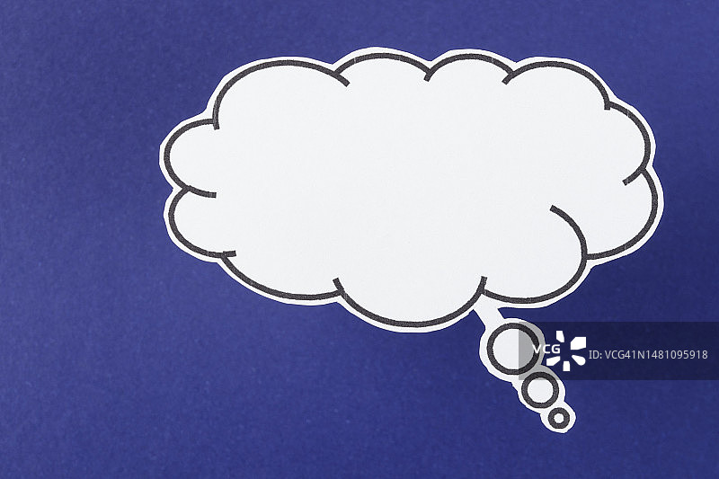 蓝色背景上的对话气泡图片素材